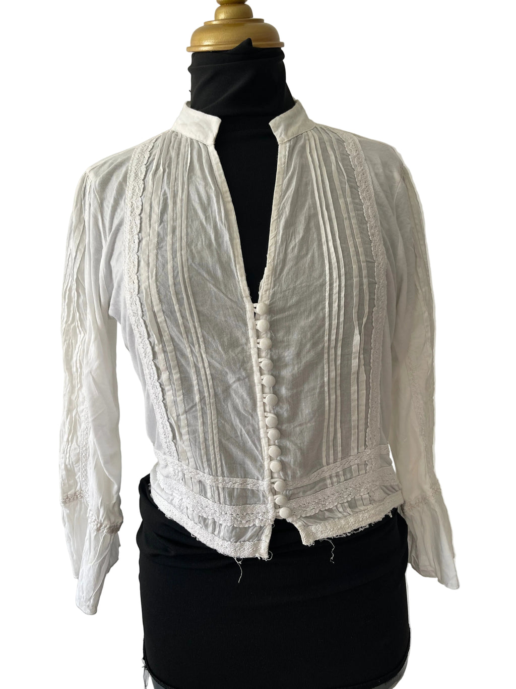 Blouse blanche romantique style victorien à boutons et plissée Taille M