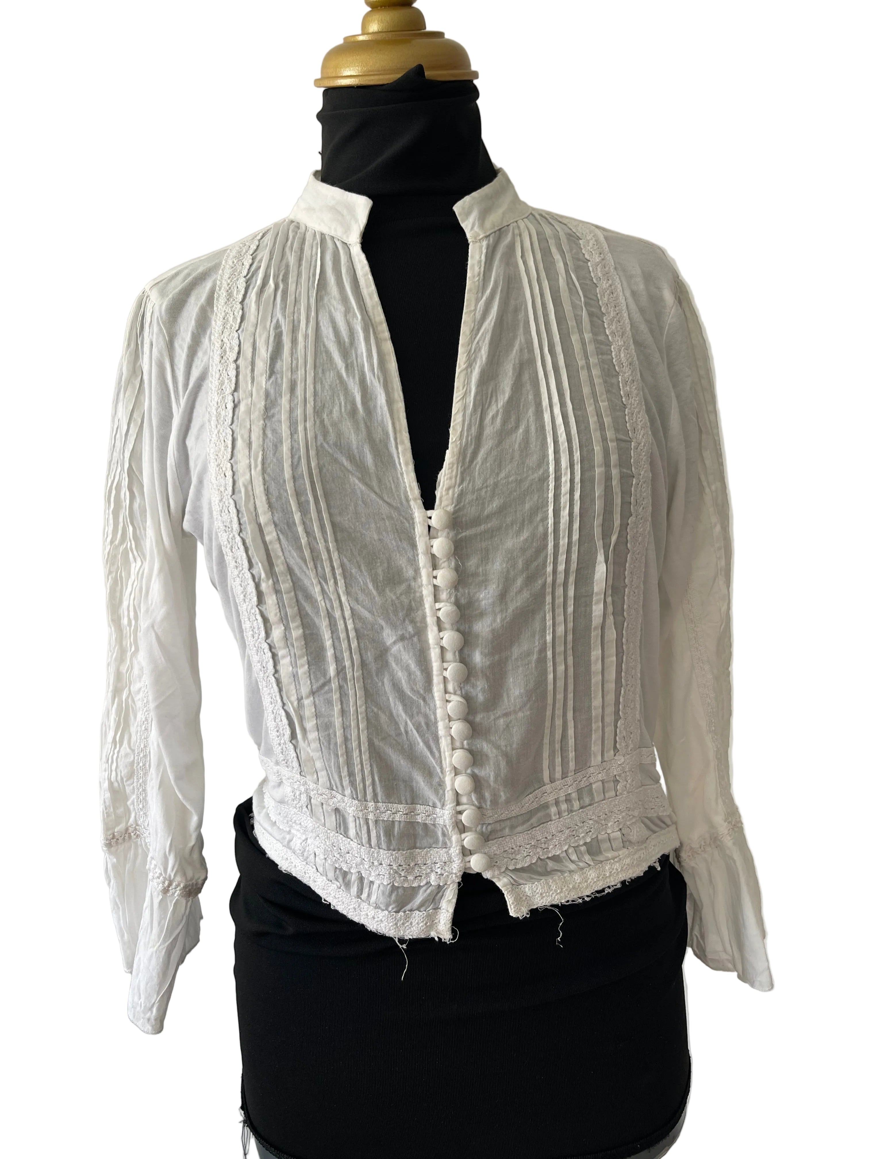 Blouse blanche romantique style victorien à boutons et plissée Taille M