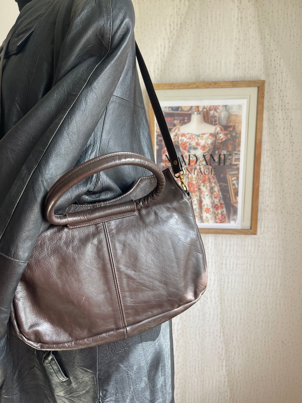 Sac à main en cuir chocolat à anses rondes et bandoulière amovible