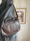 Sac à main en cuir chocolat à anses rondes et bandoulière amovible
