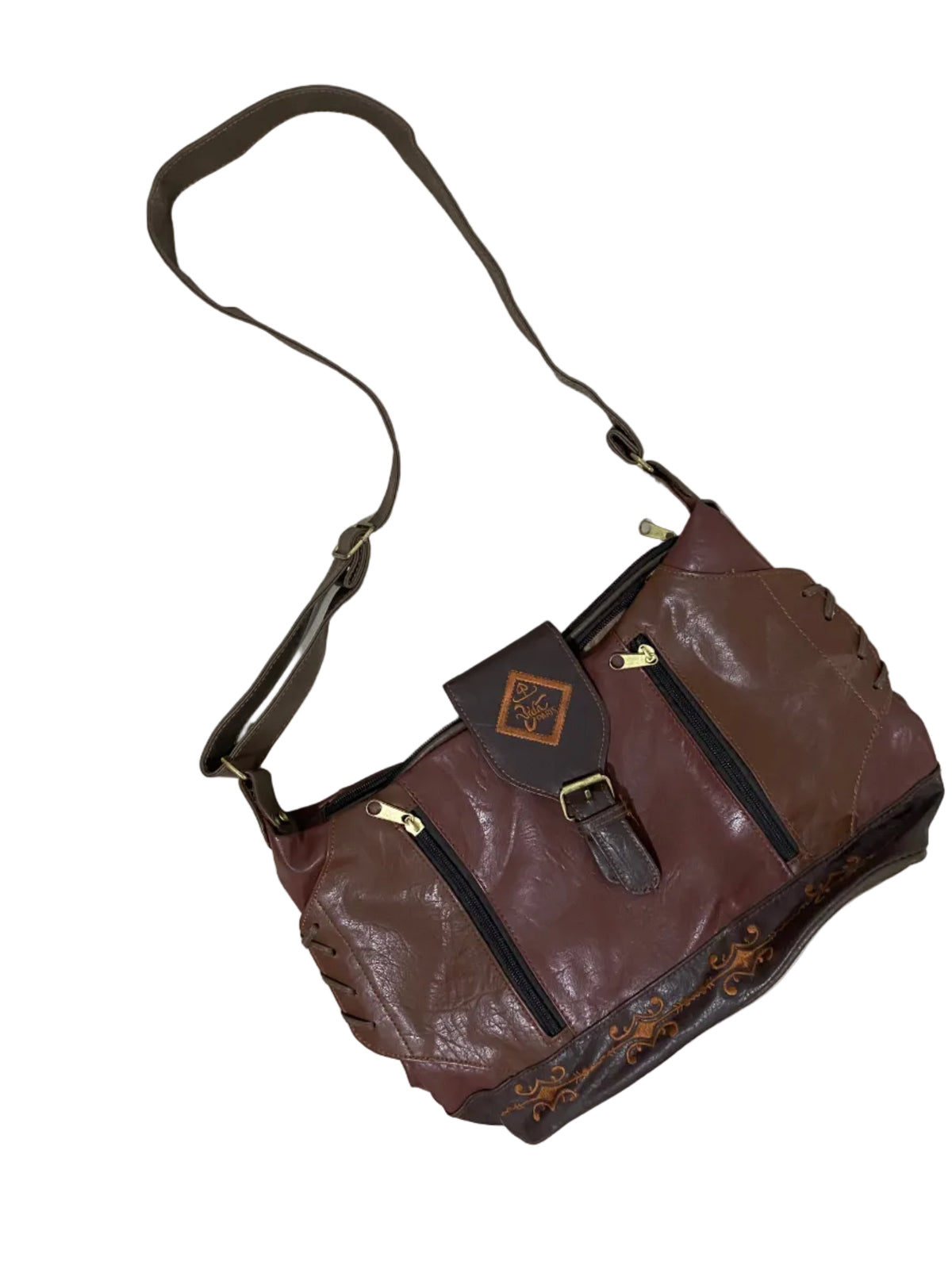 Sac bandoulière marron patchwork brodé, style artisanal, lacets et zips