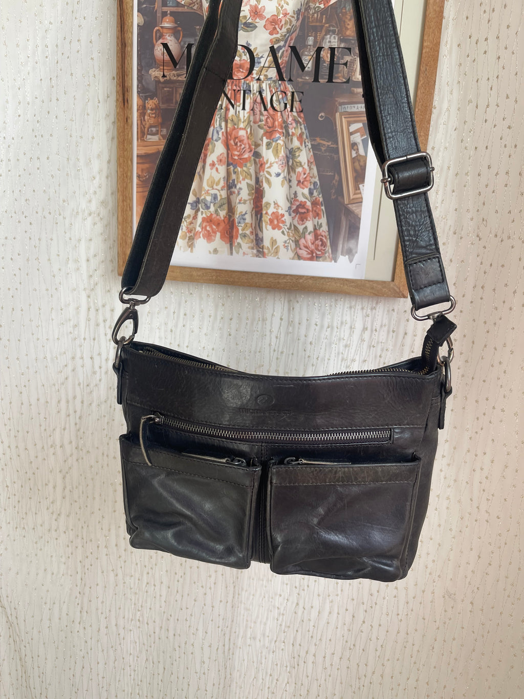 Sac bandoulière Micmacbags en cuir noir vieilli, poches cargo