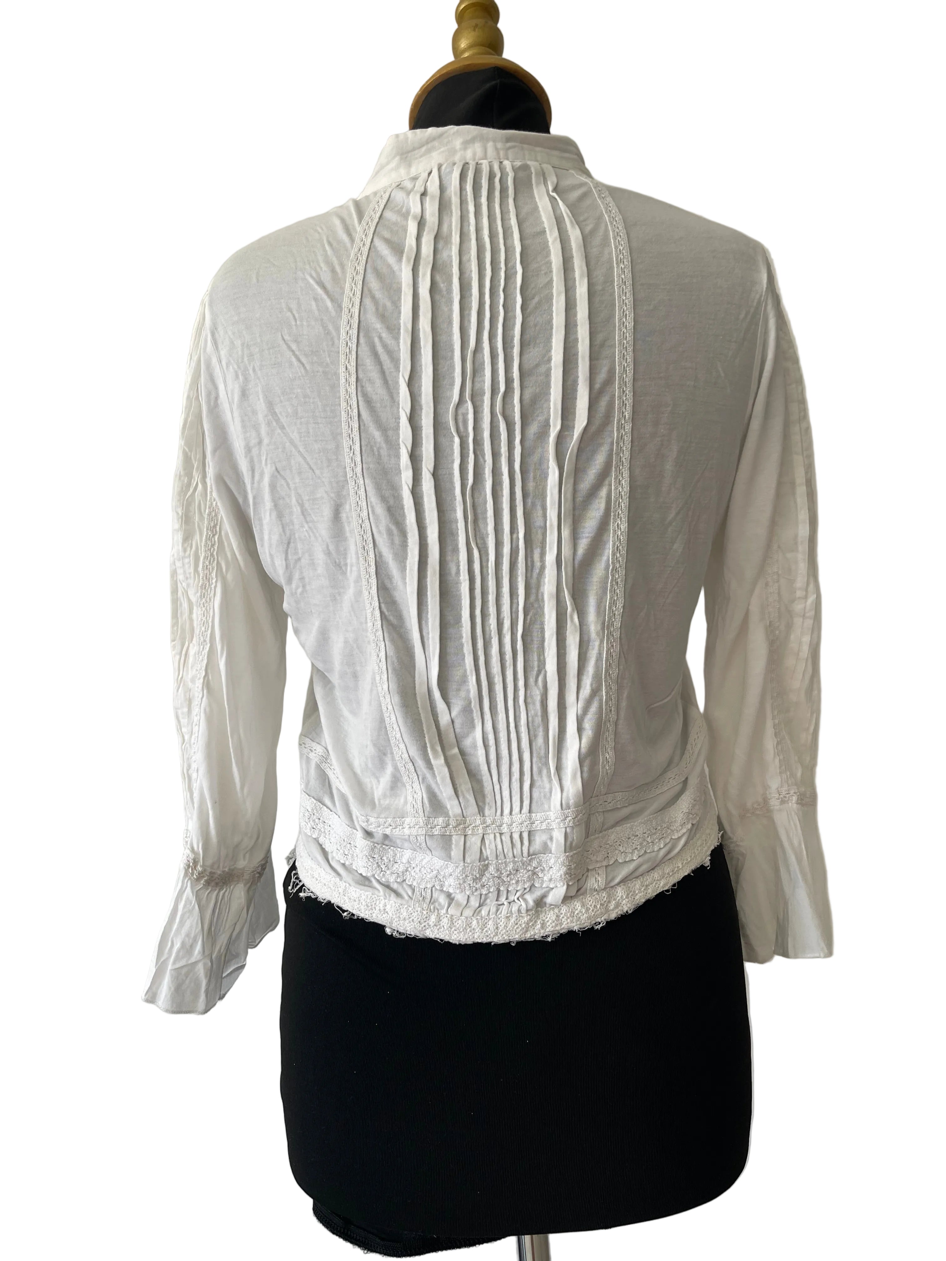 Blouse blanche romantique style victorien à boutons et plissée Taille M