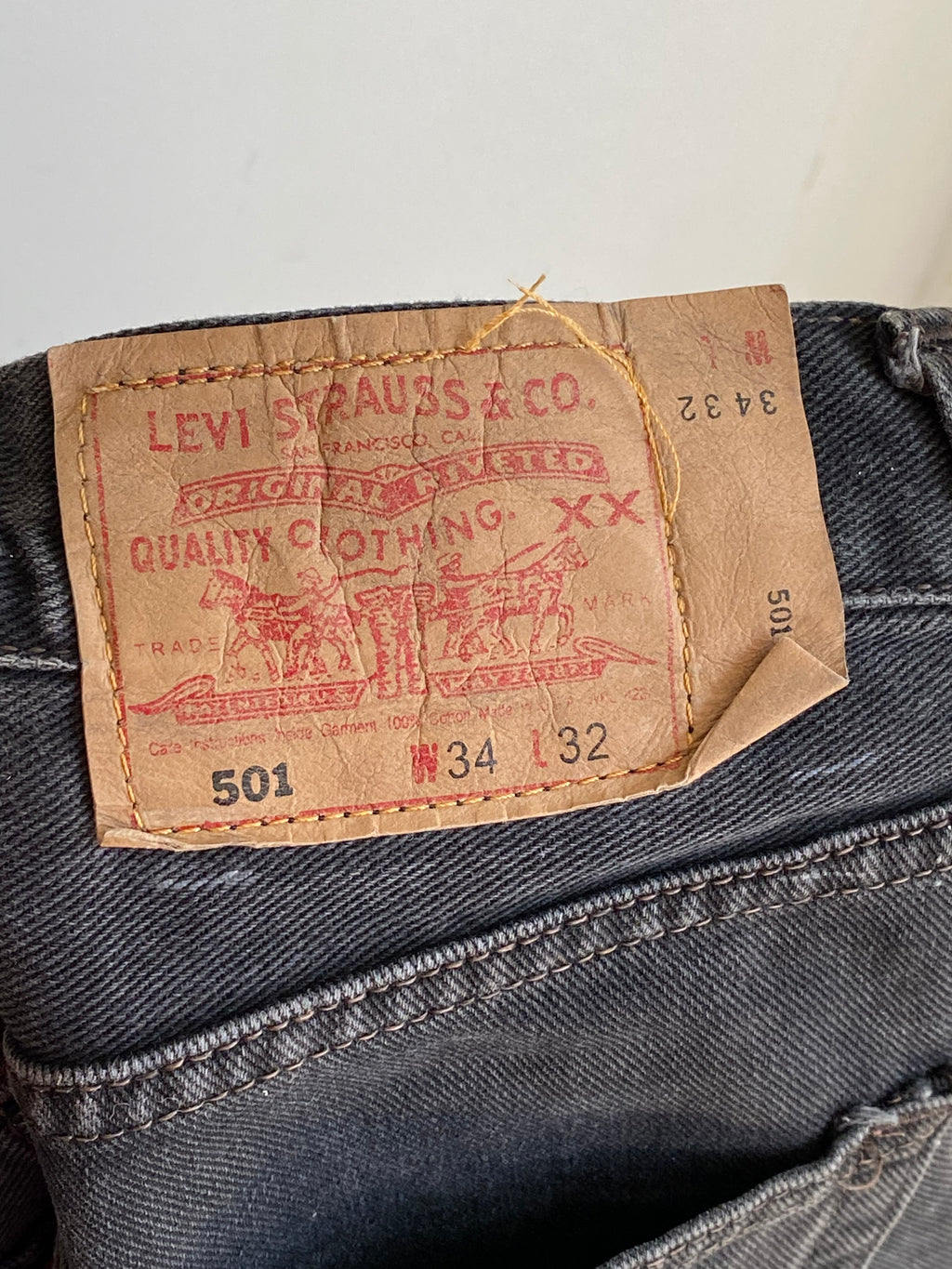 Jean Levi's 501 vintage W34 L32 – Made in USA – Noir délavé – Coupe droite unisexe Taille 44 Fr/50 eu