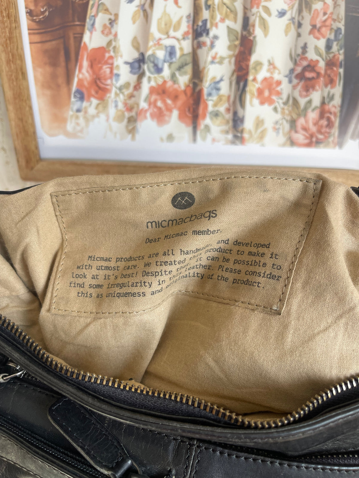 Sac bandoulière Micmacbags en cuir noir vieilli, poches cargo