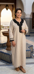 Gandoura "Lino" en lin beige et broderies noires – Élégance & authenticité