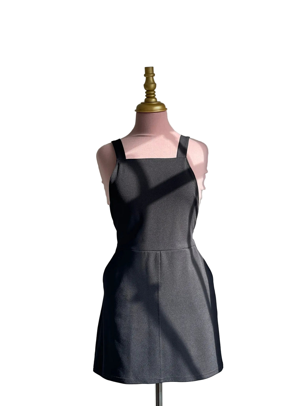 Mini Robe Noire Salopette Col Carré