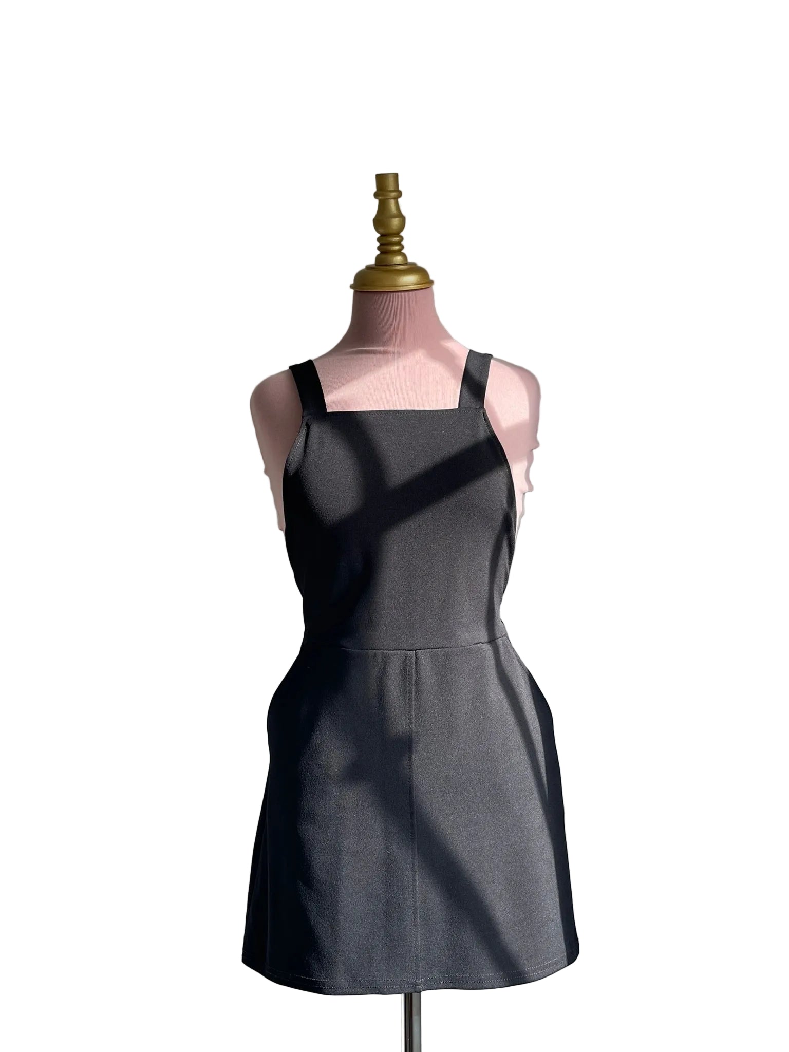 Mini Robe Noire Salopette Col Carré
