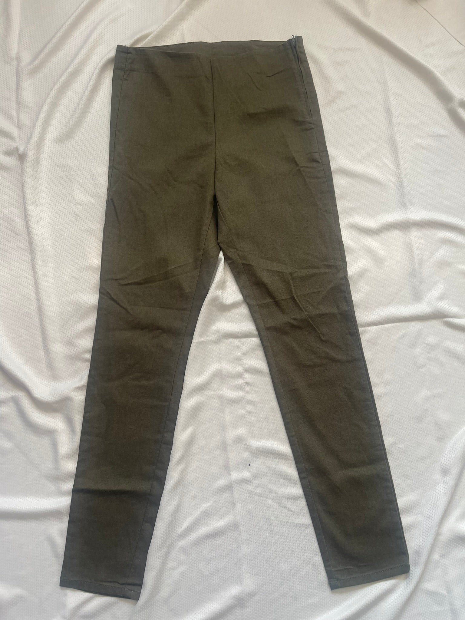 Pantalon slim kaki olive fermeture latérale femme