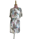 Robe Blanche Tropicale Oiseaux Manches Papillon