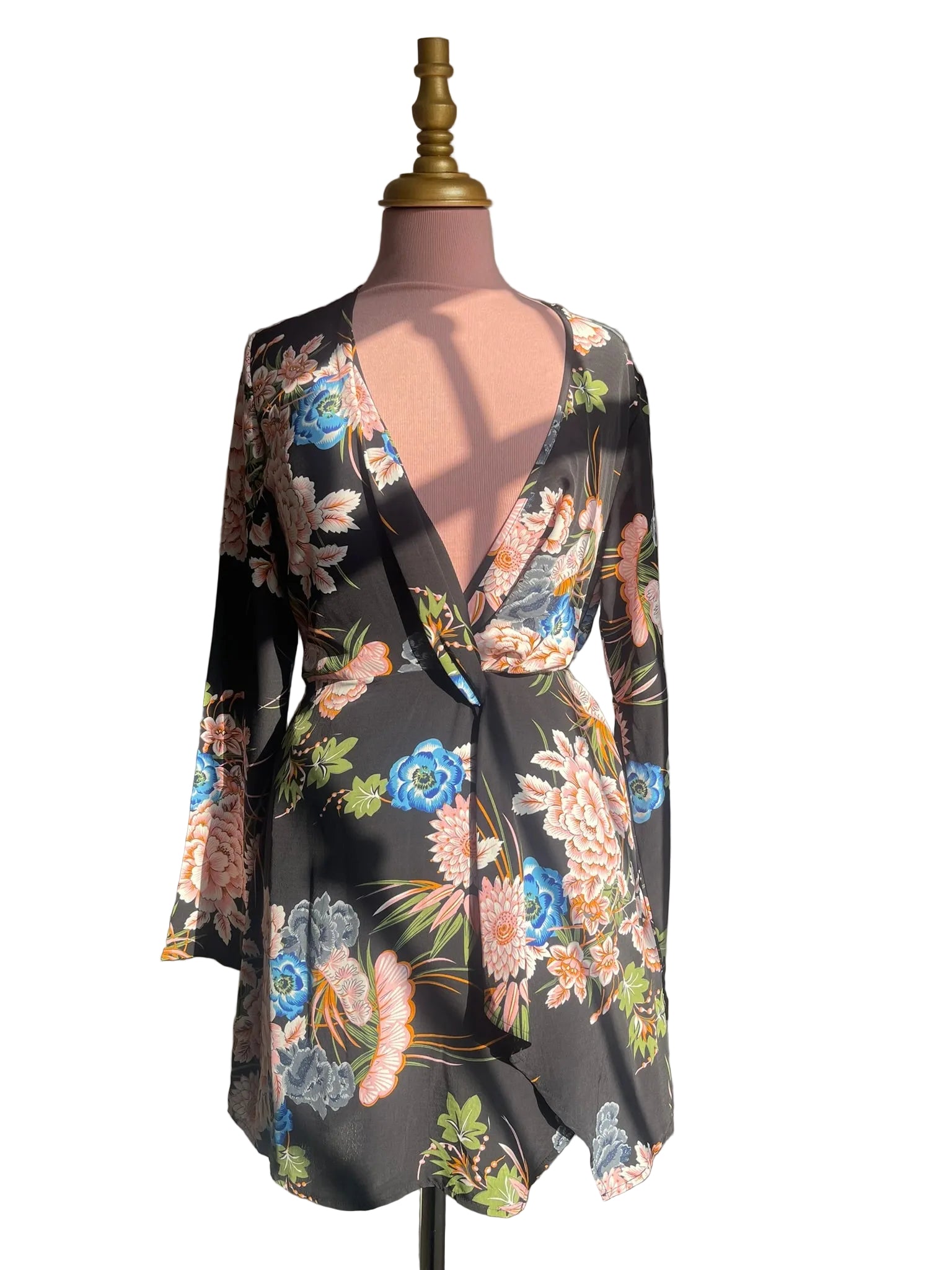 Robe Courte Noire Florale Orientale Manches Kimono