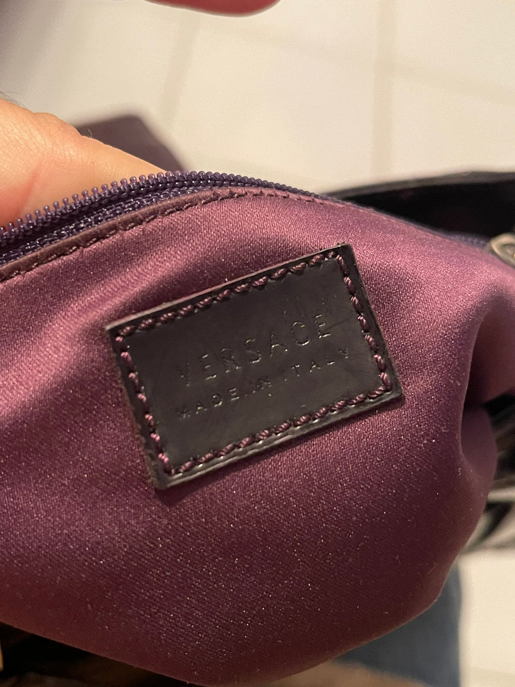 Sac Versace Vintage Cuir Verni Prune – Méduse