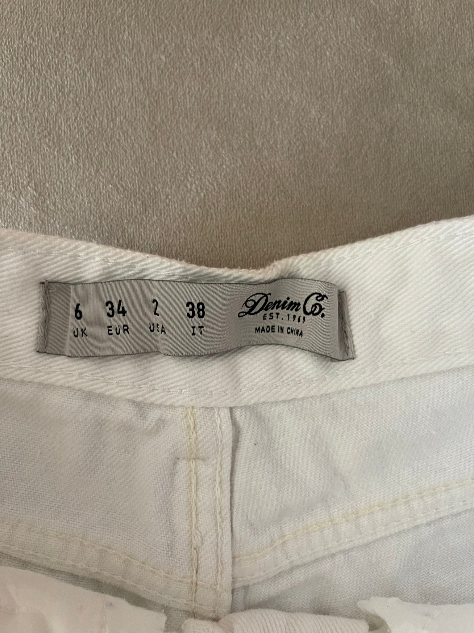 Short en Jean Blanc Broderie Anglaise