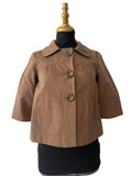 Veste courte marron à grands boutons