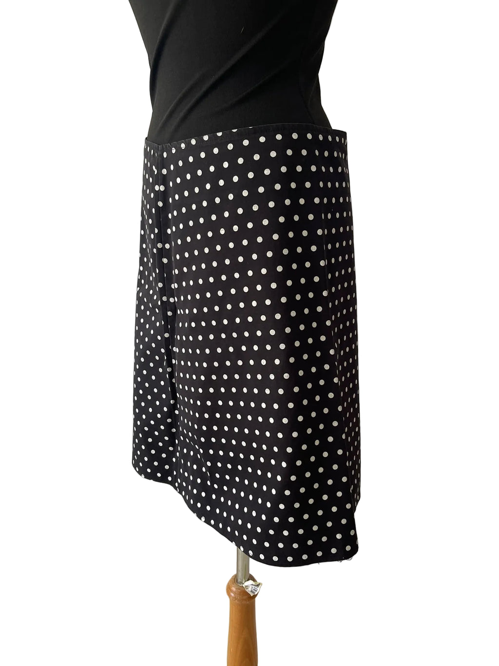 Jupe trapèze noire à pois blancs