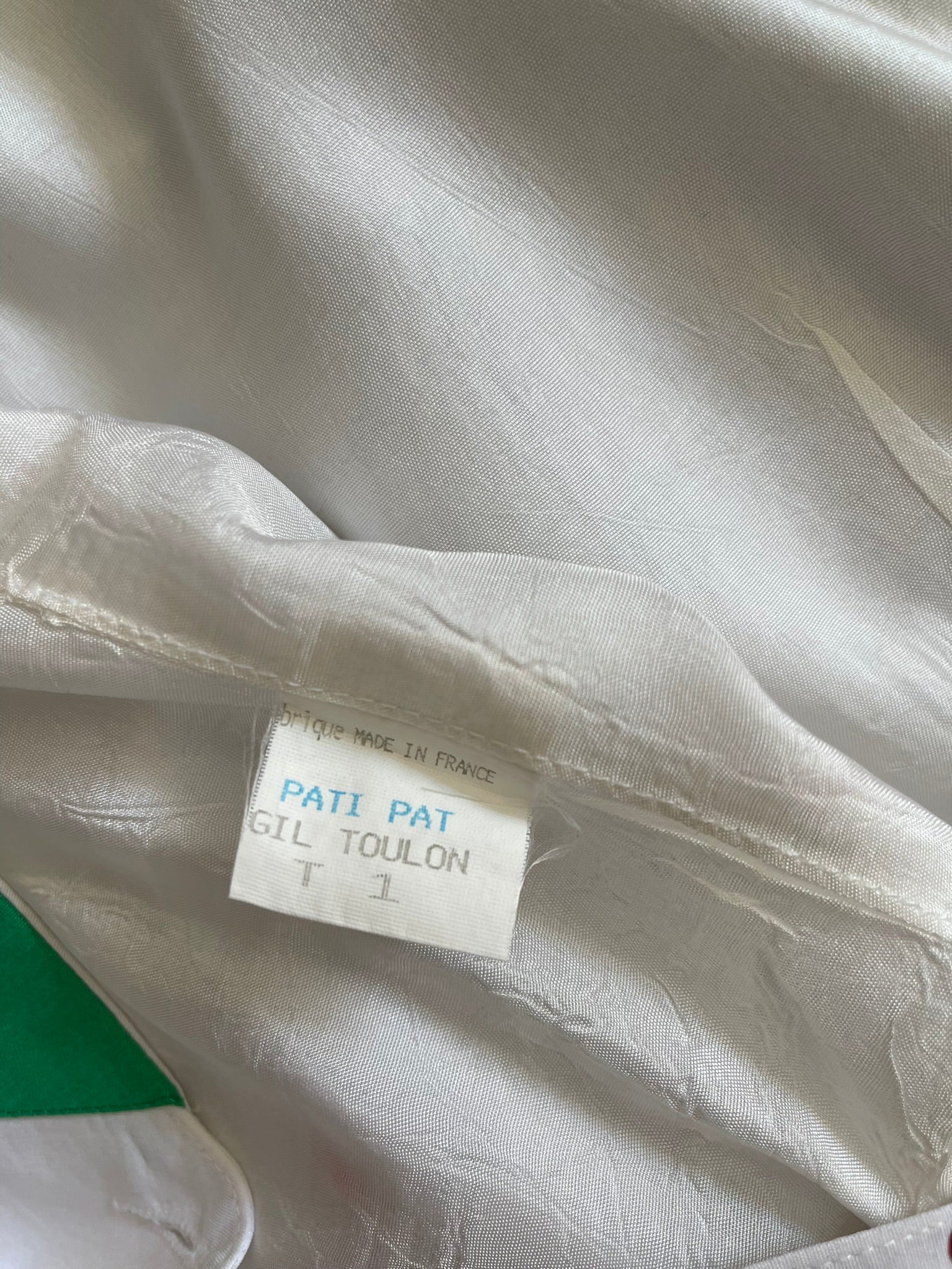 Gilet blanc pop et géométrique