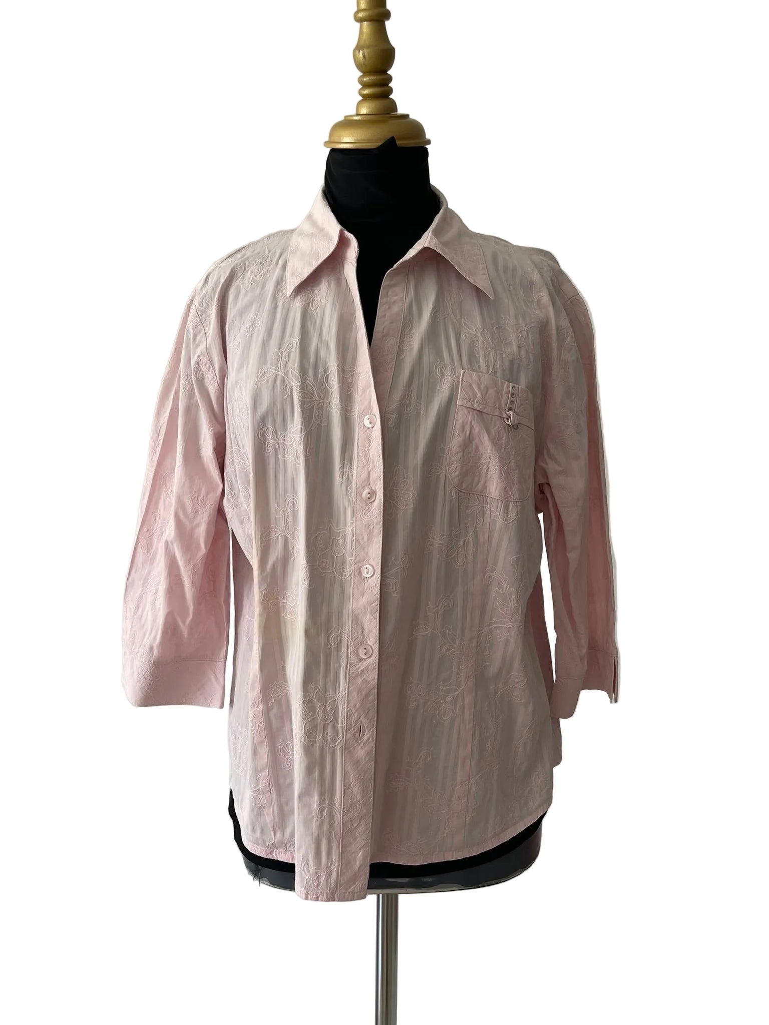 Chemisier rose pastel brodé