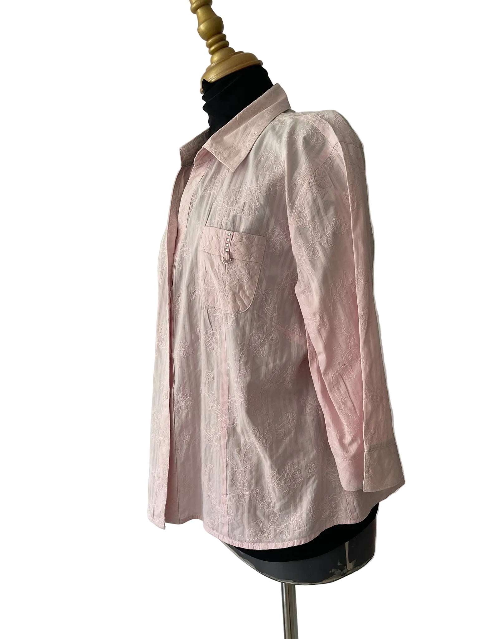 Chemisier rose pastel brodé