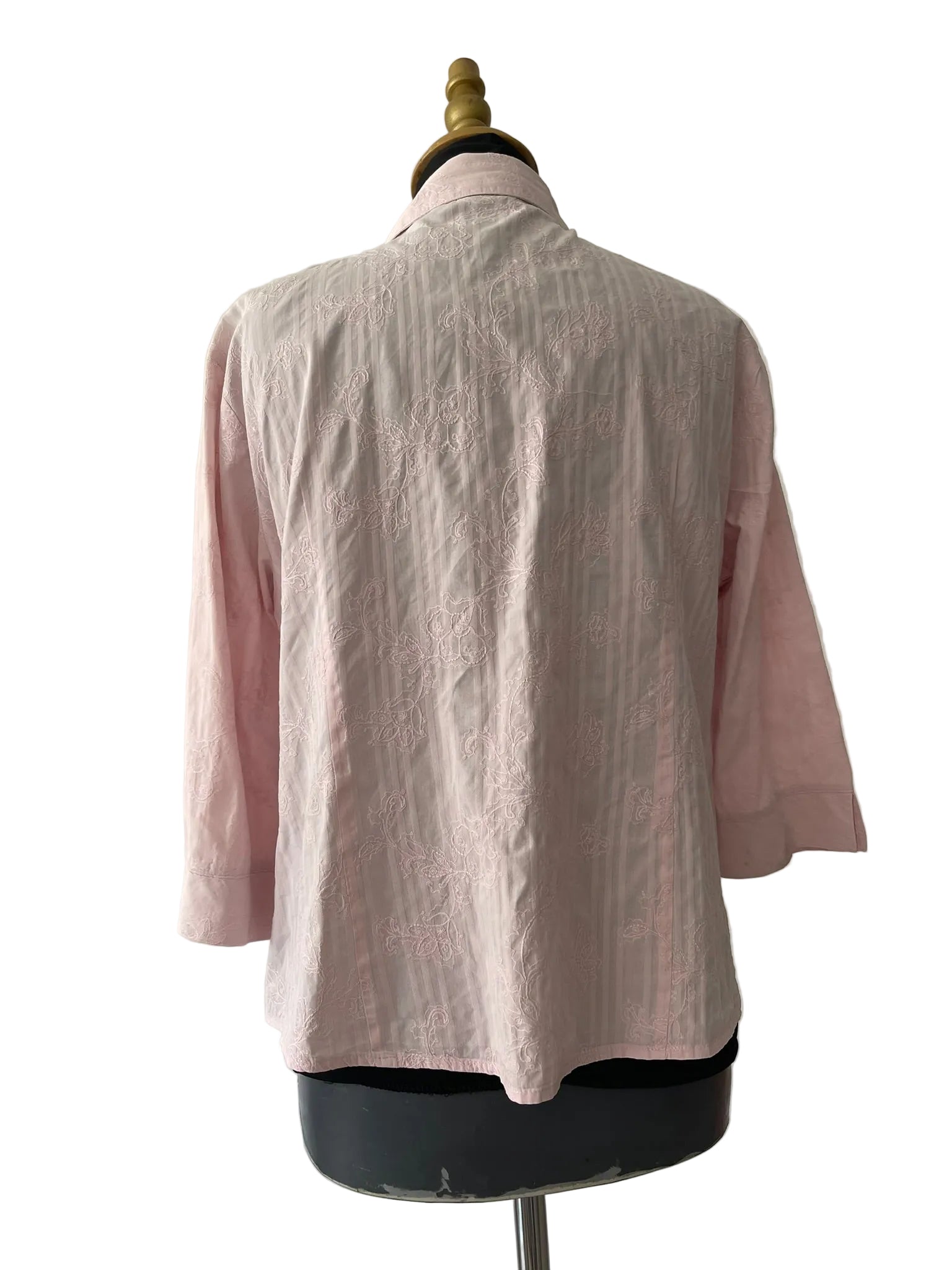 Chemisier rose pastel brodé