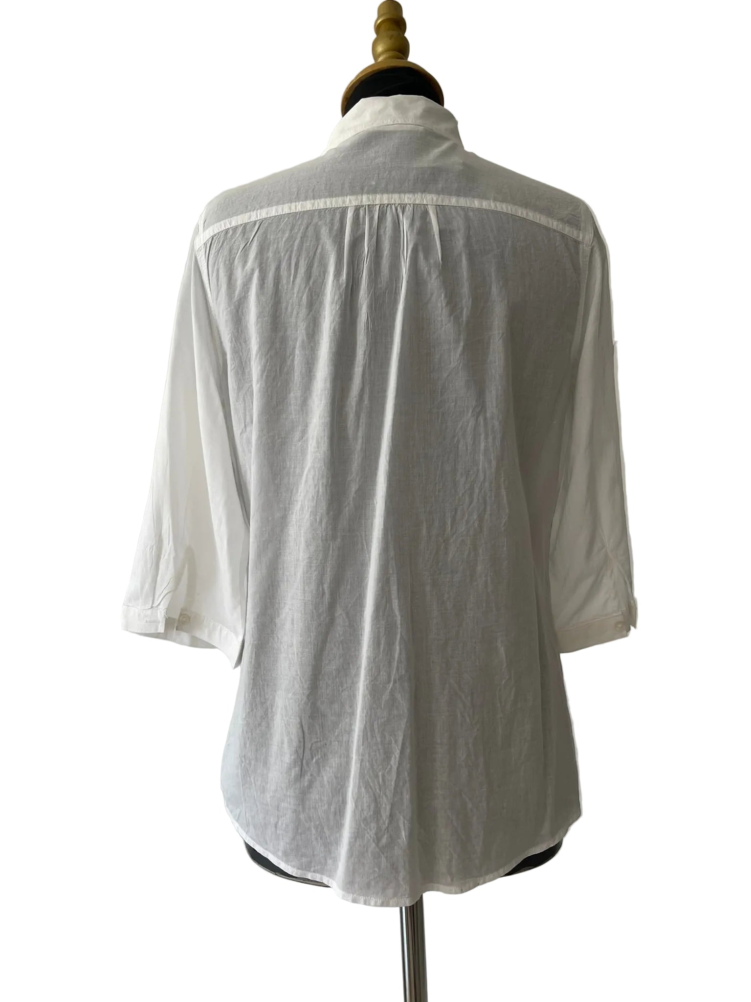 Chemise blanche à clous géométriques