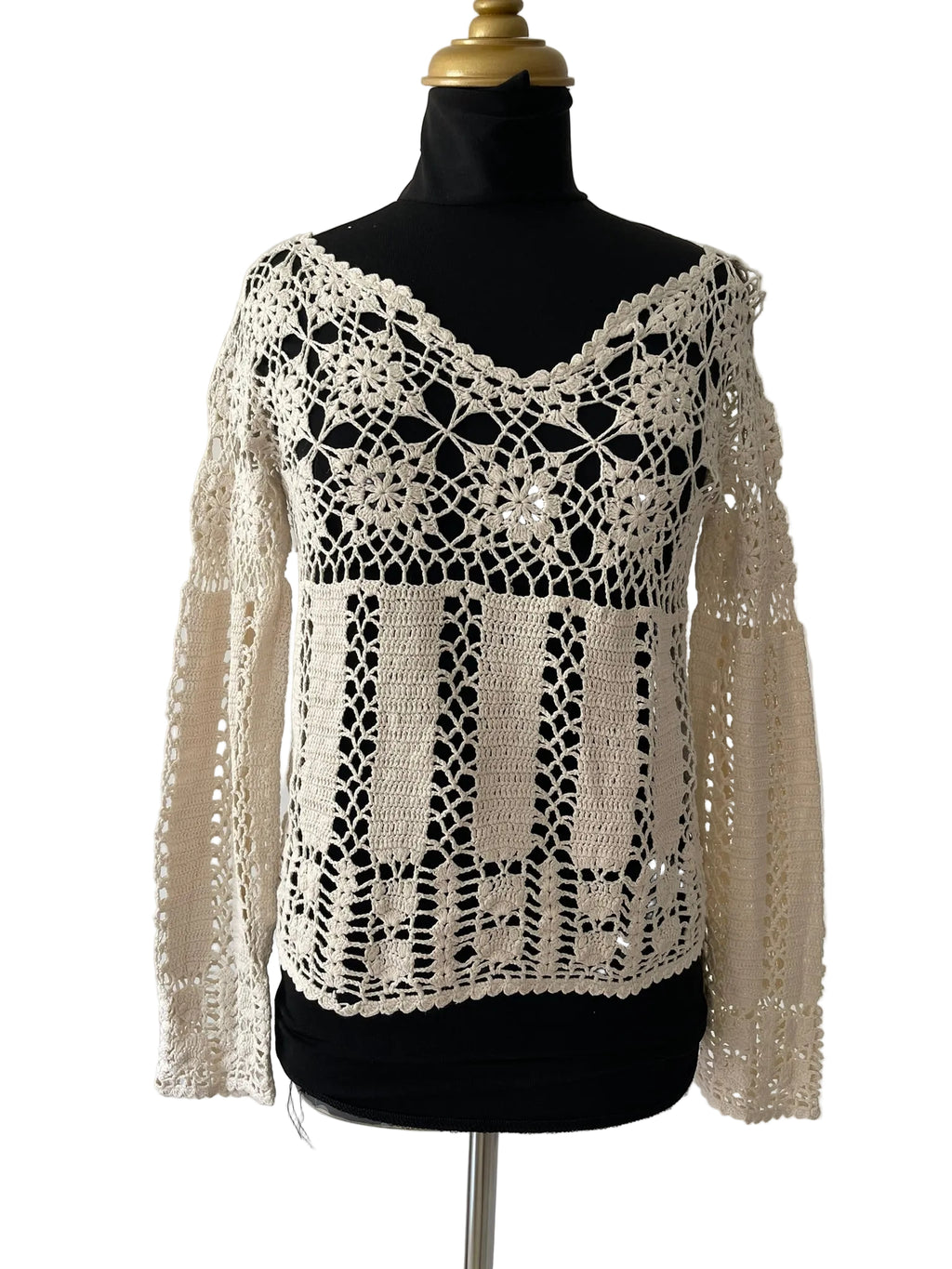 Pull en crochet écru ajouré
