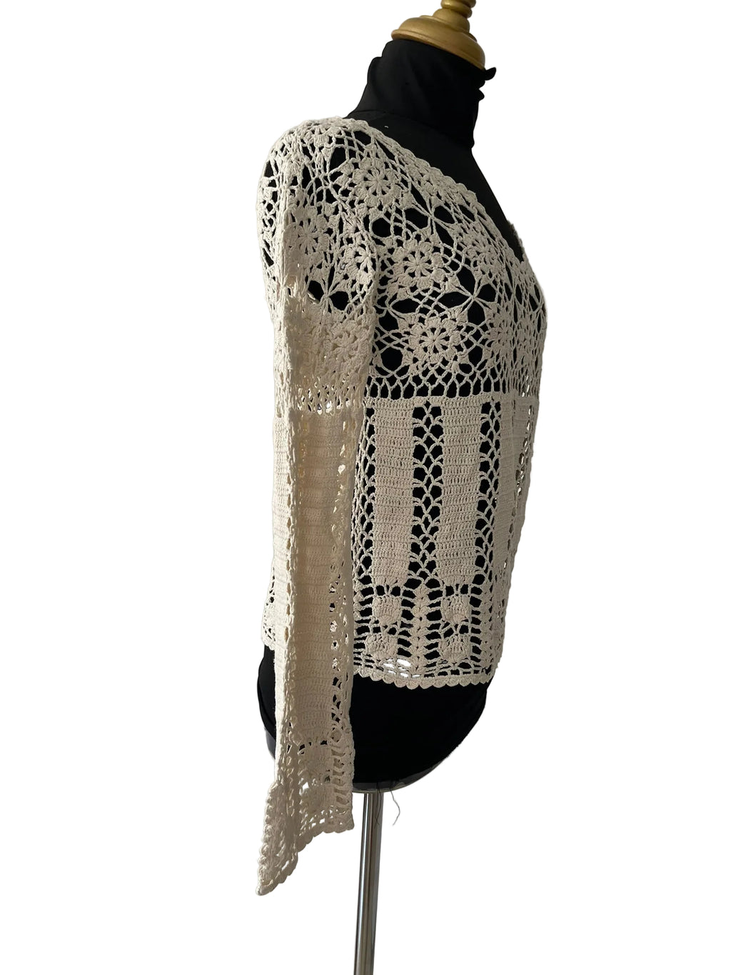 Pull en crochet écru ajouré