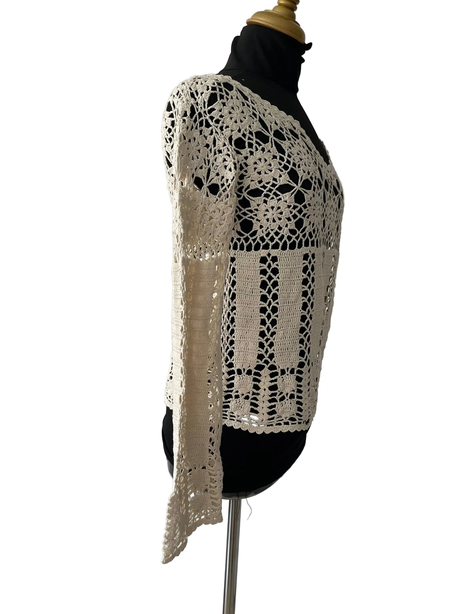 Pull en crochet écru ajouré