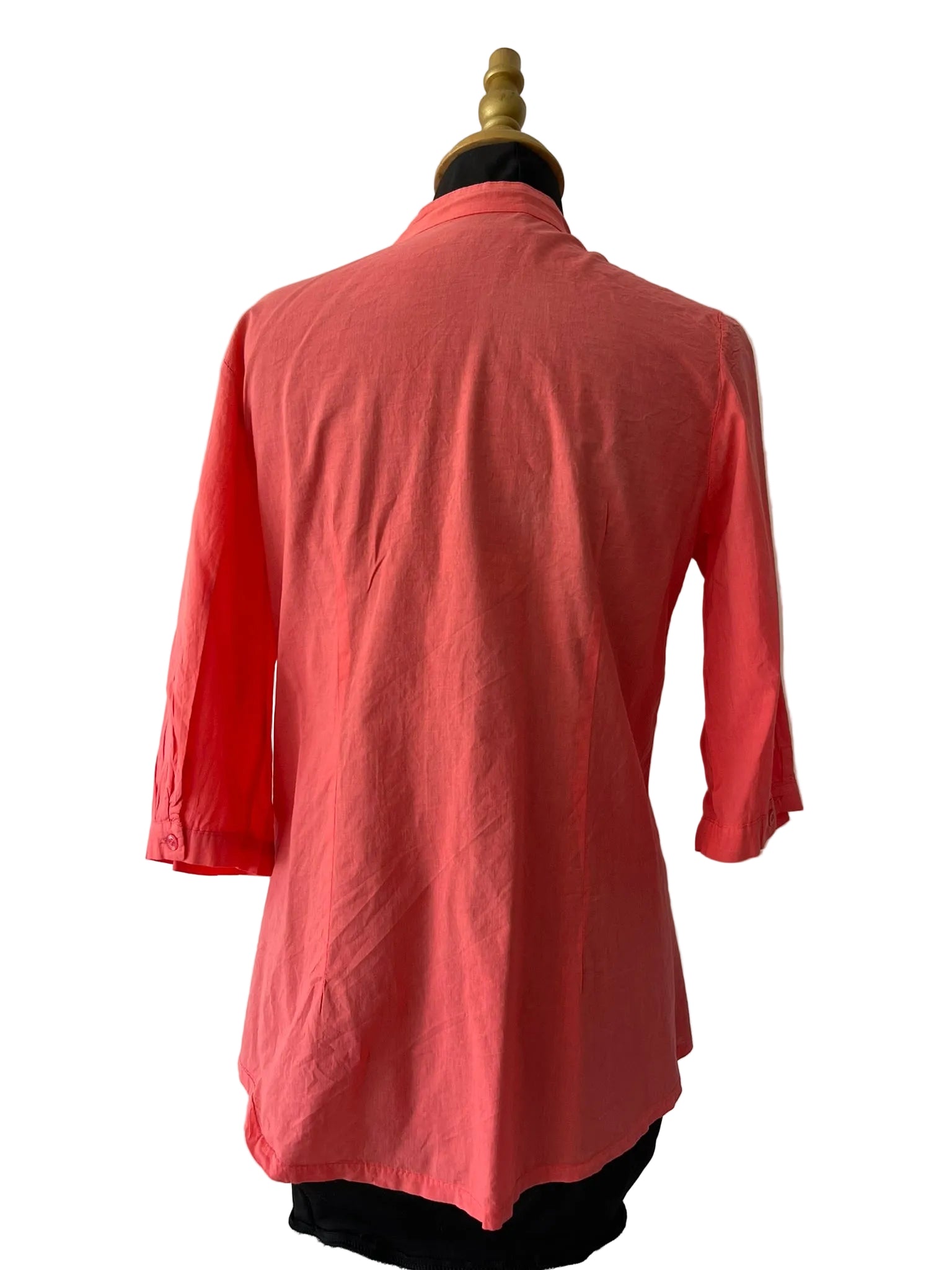Blouse en coton corail à plis et dentelle