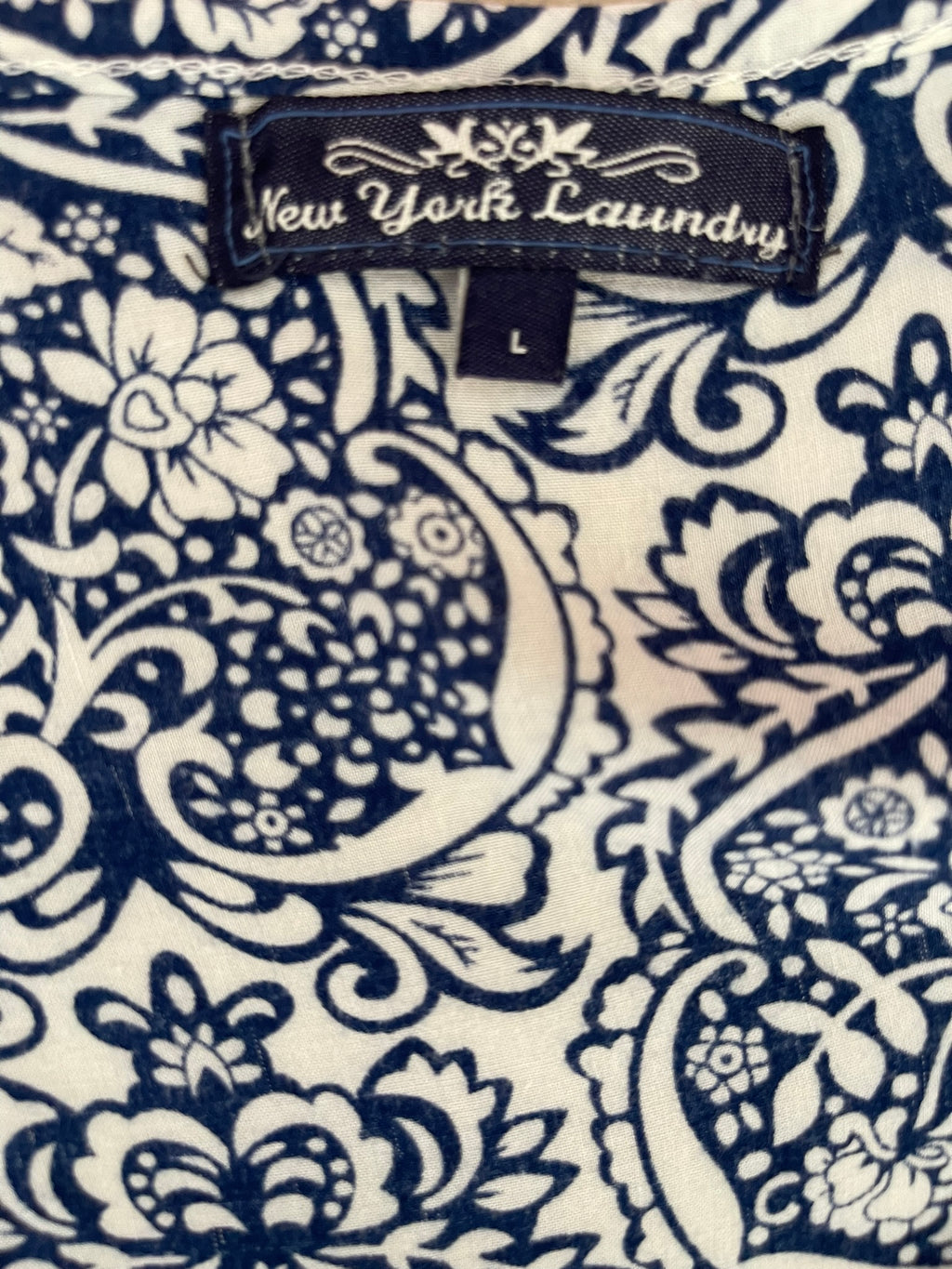 Robe d'été bleue à motifs baroques