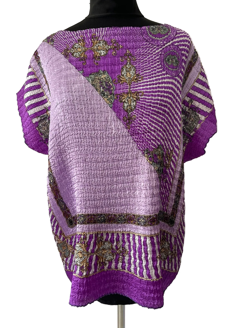 Tunique plissée violette aux motifs baroques