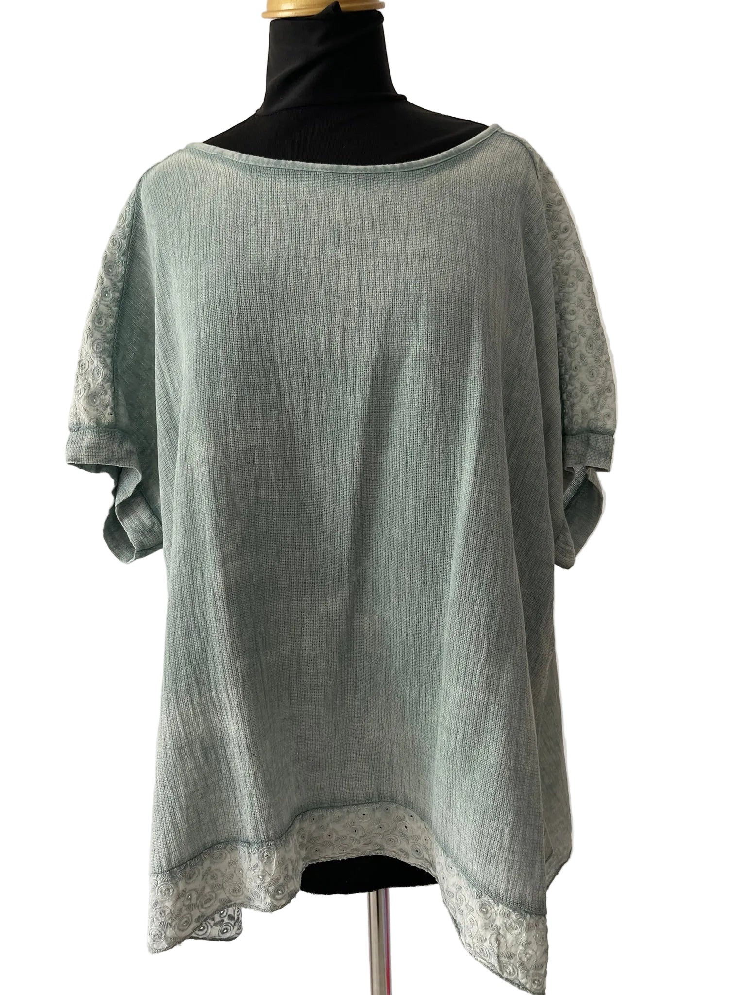 Tunique fluide vert d'eau à broderies