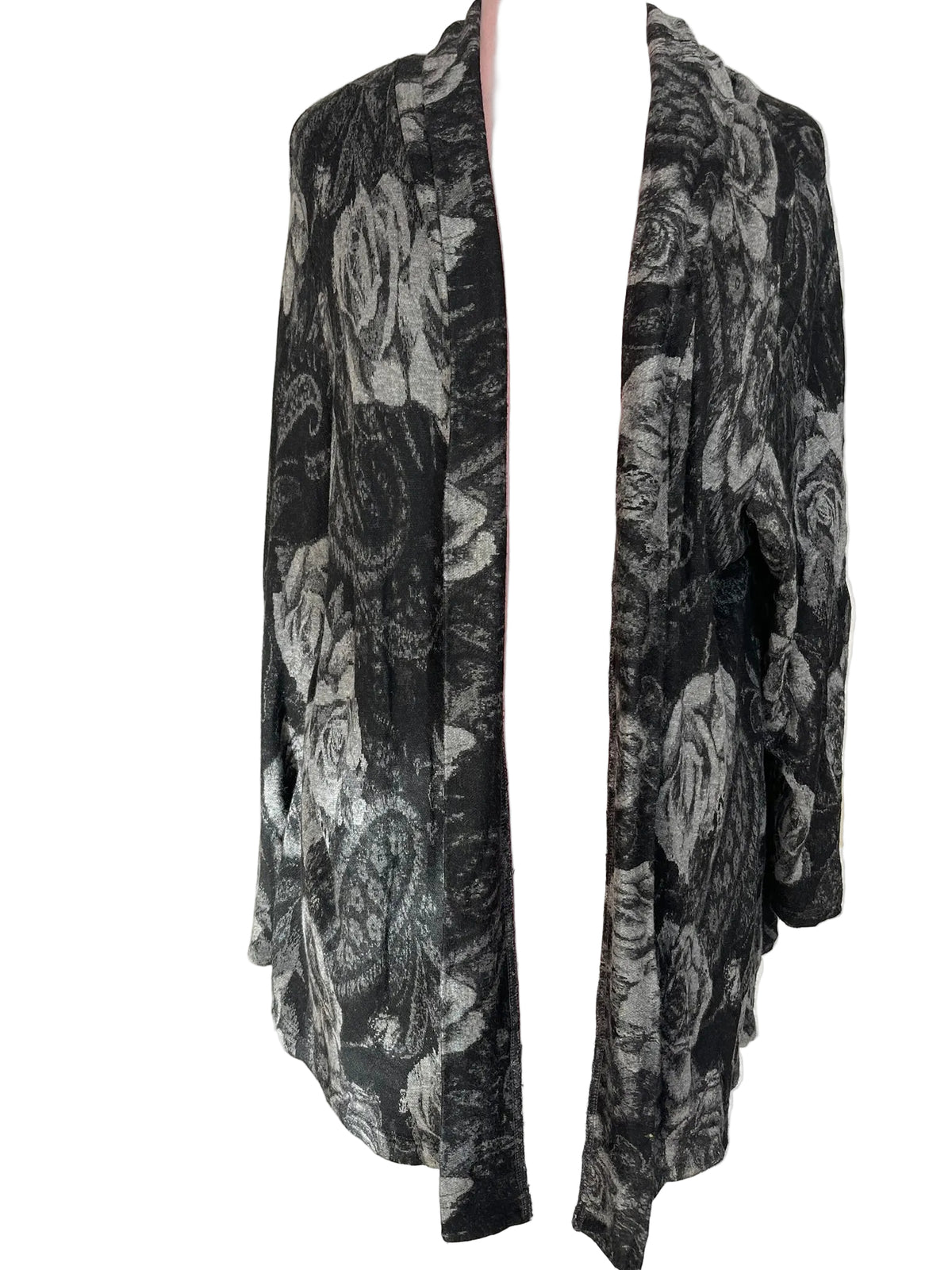 Cardigan long gris et noir imprimé roses
