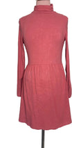 Robe terracotta col roulé