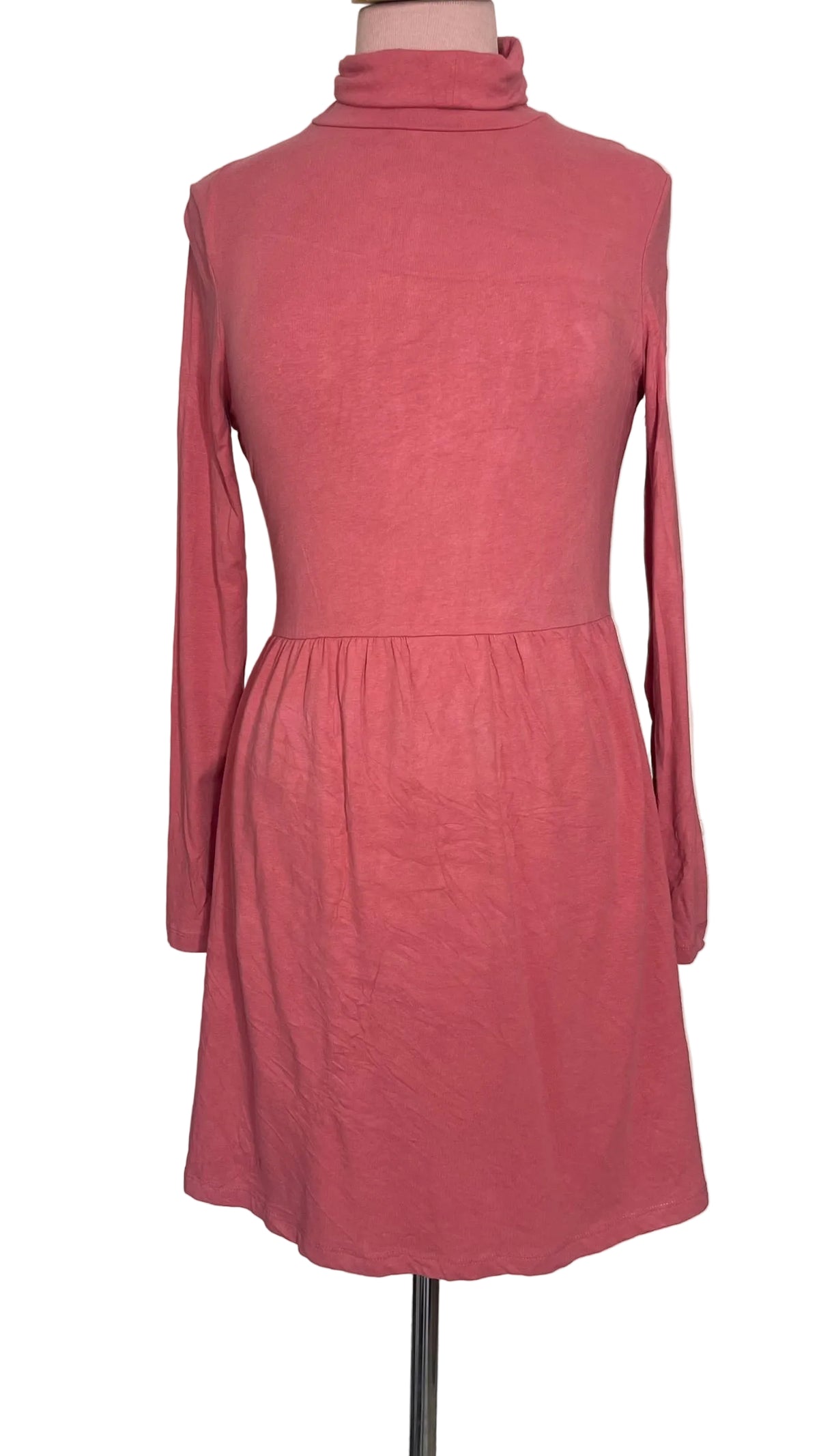 Robe terracotta col roulé