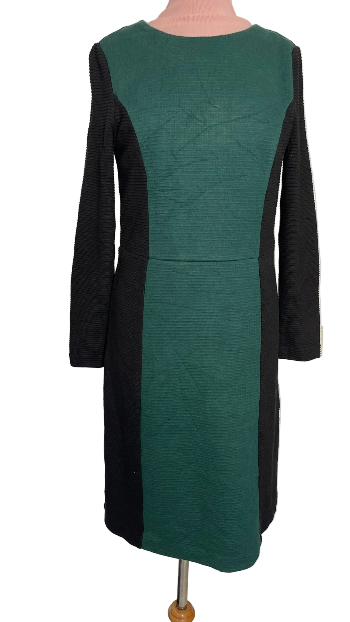 Robe bicolore vert et noir texturée
