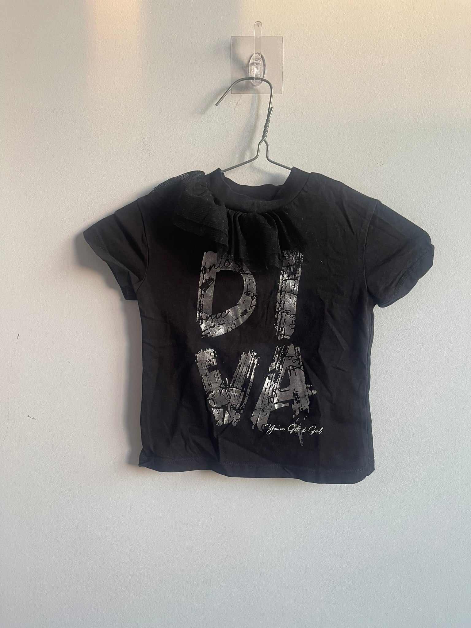 T-shirt Diva noir à volant