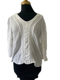 Blouse femme blanche dentelle broderie manches longues boutonnage nacré