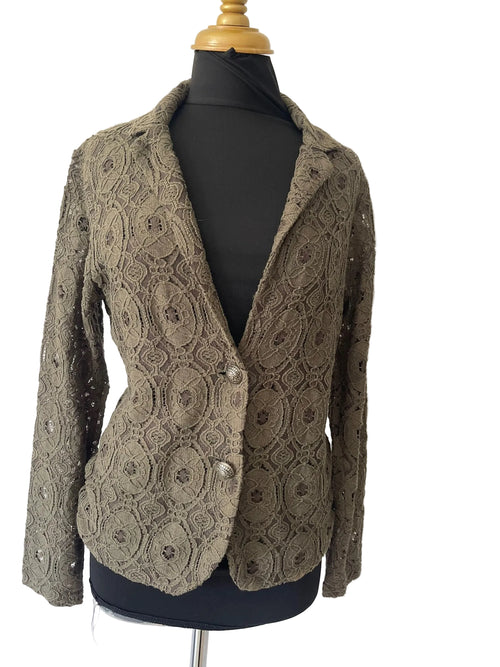 Blazer femme kaki olive dentelle ajourée motifs ronds boutons argentés