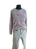 Pull duveteux gris à étoiles roses