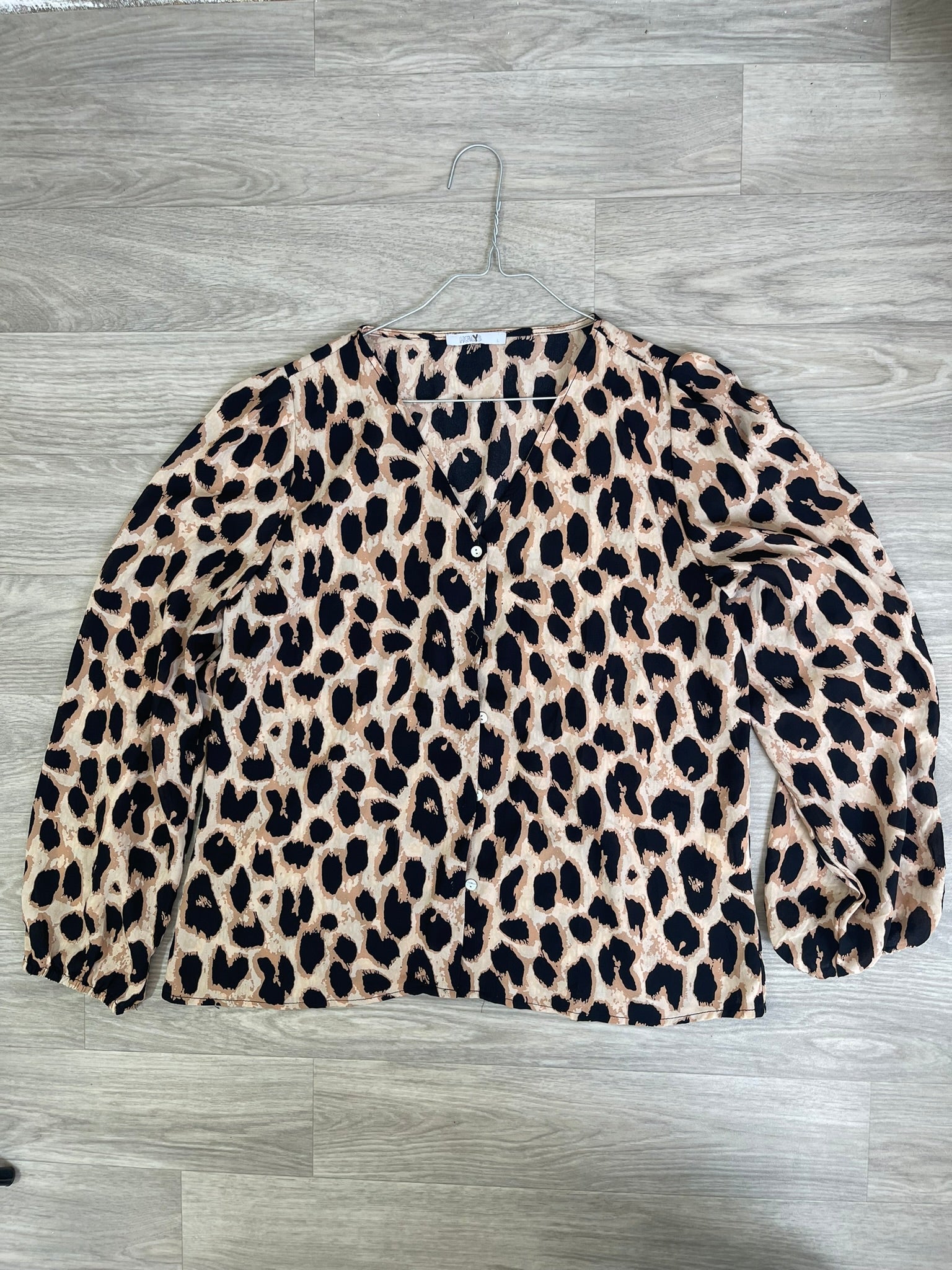 Blouse léopard beige et noir col V taille L