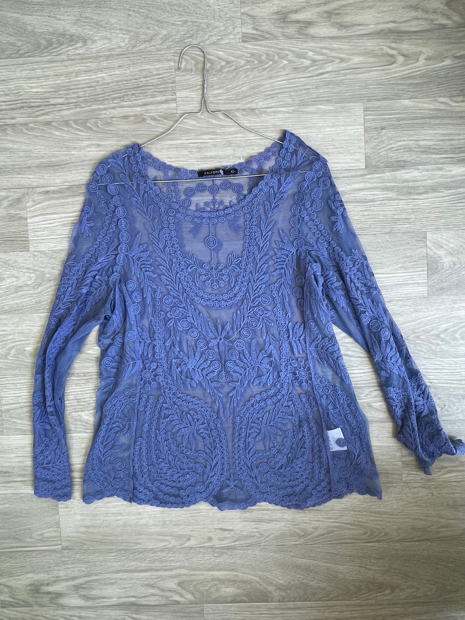 Blouse dentelle bleu lavande transparente M/L