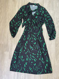 Robe noire imprimé graphique vert - Col lavallière