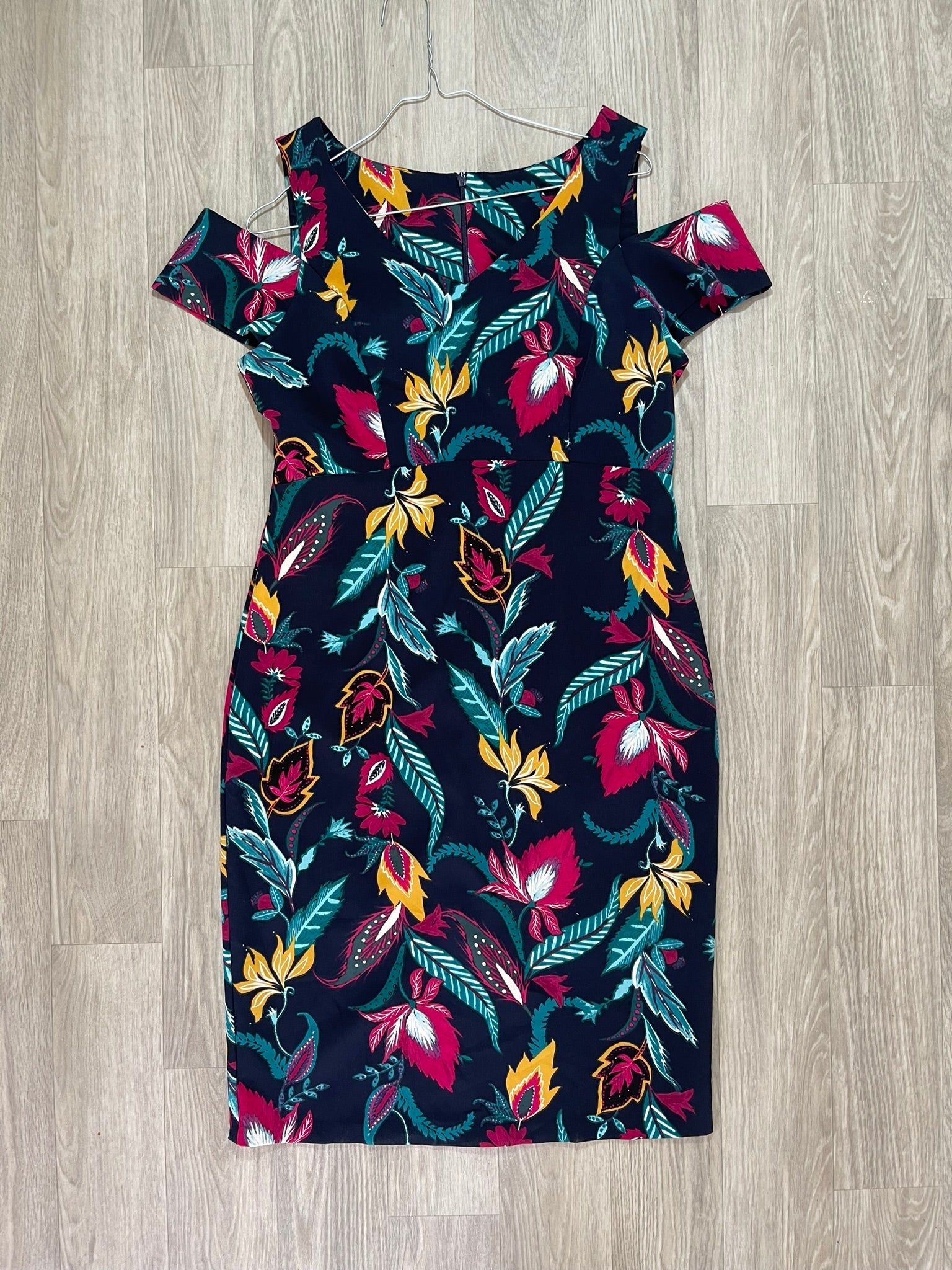 Robe bleu marine imprimé fleurs et feuilles colorées