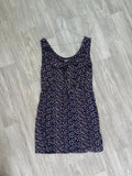 Robe courte fleurie bleu marine sans manches