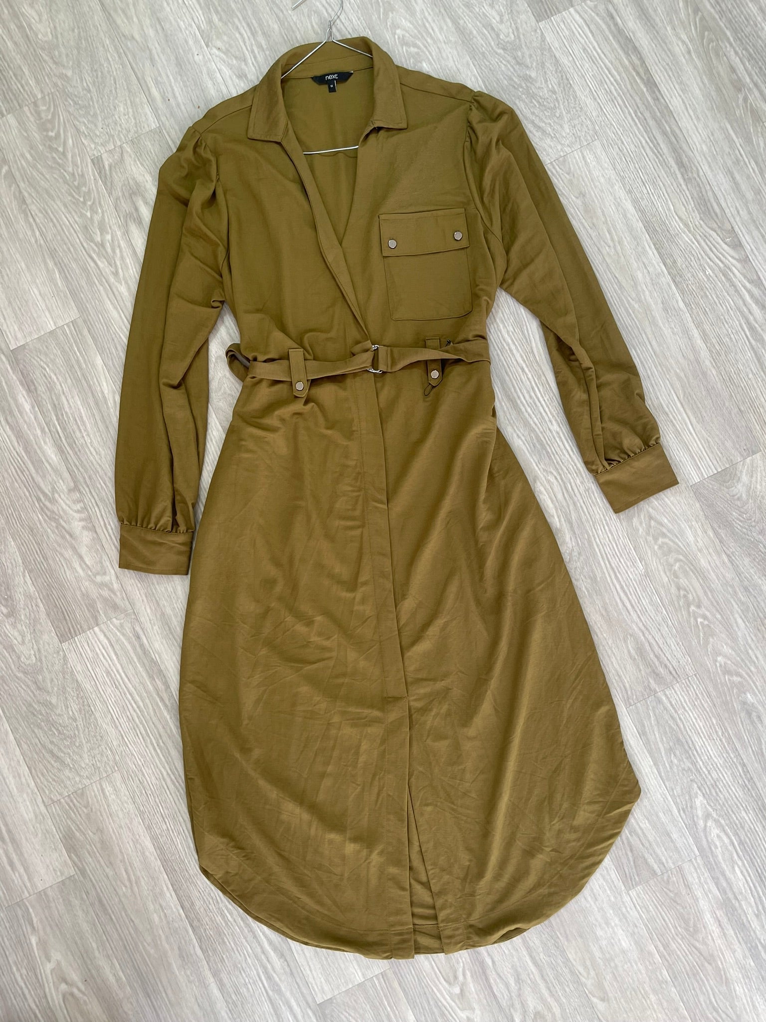 Robe chemise kaki ceinturée