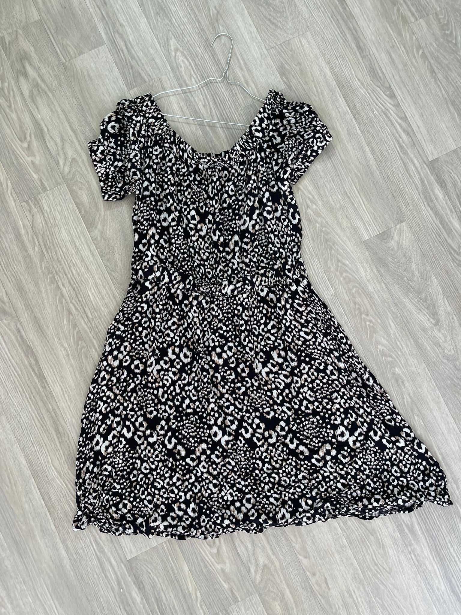 Robe portefeuille imprimé léopard noir et blanc