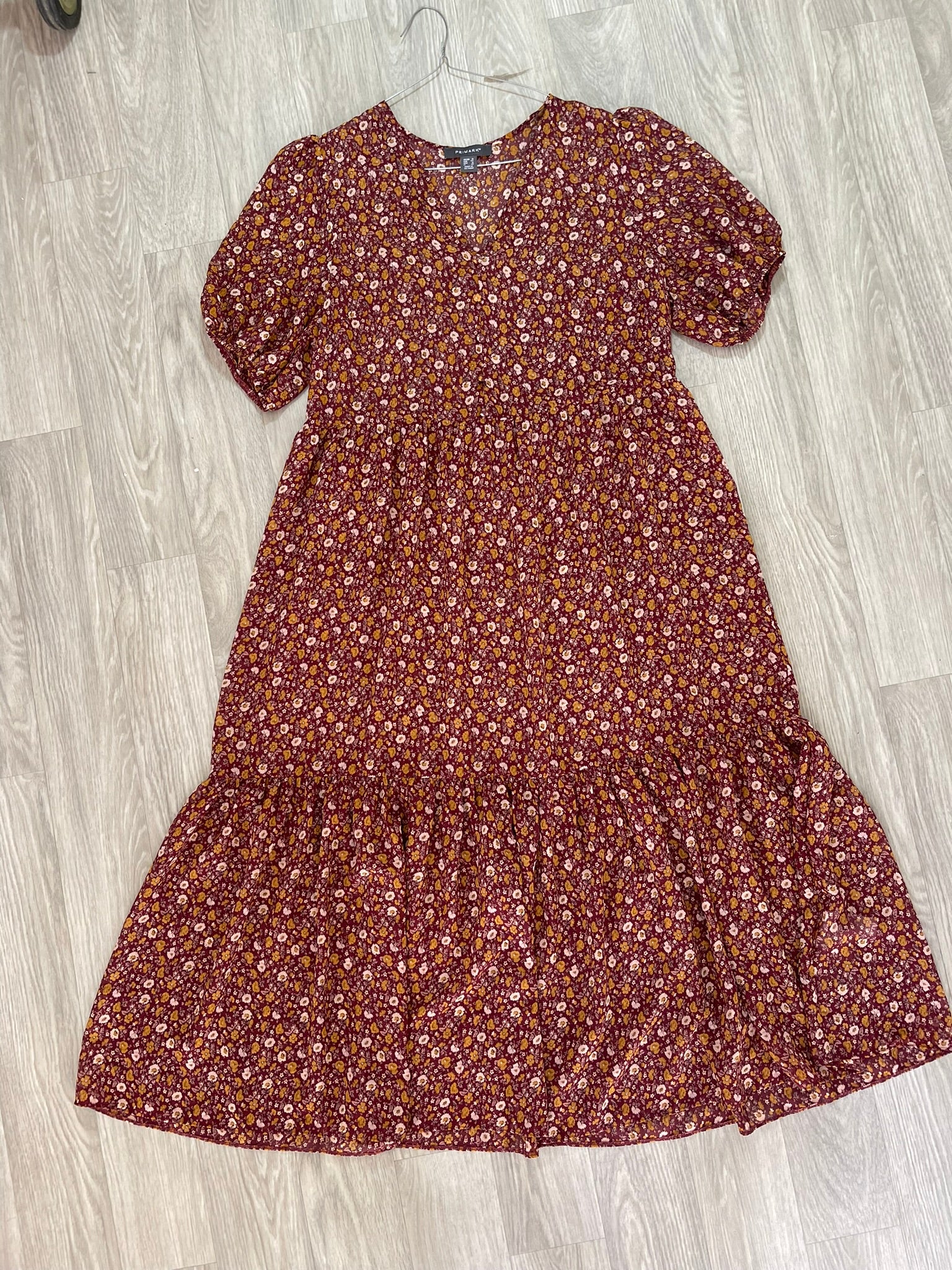 Robe midi bordeaux fleurie, manches bouffantes - Primark