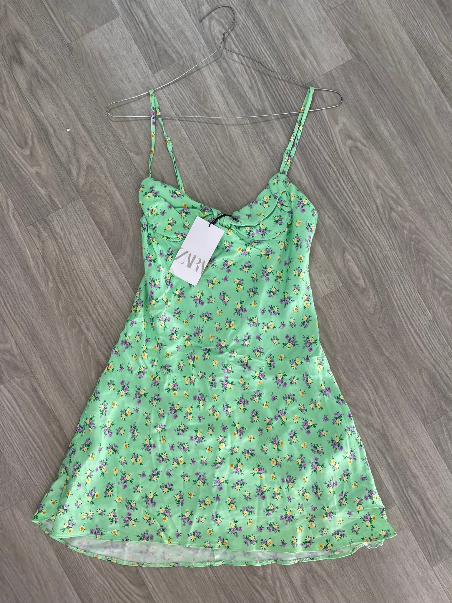Robe courte verte à fleurs, bretelles fines - Zara