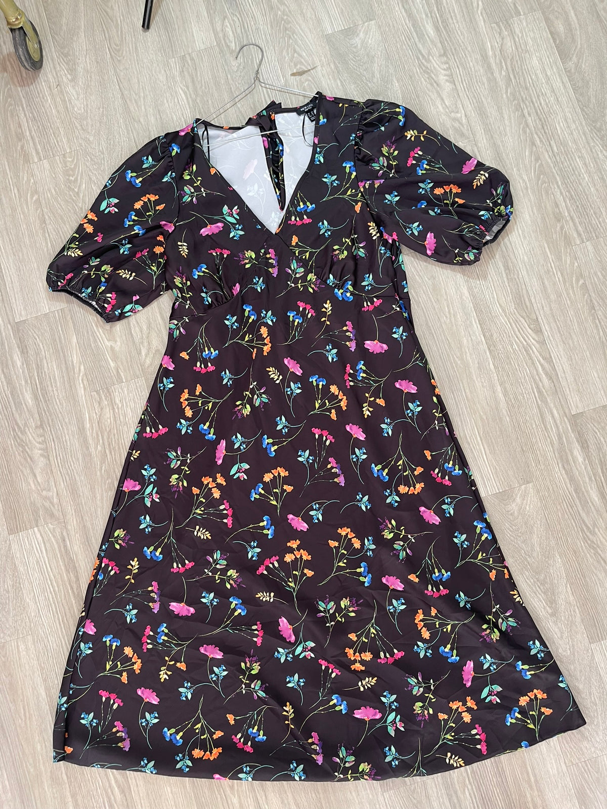 Robe noire à fleurs multicolores, manches bouffantes - New Look Taille 48 eu