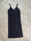 Robe noire en maille crochet ajourée, fines bretelles